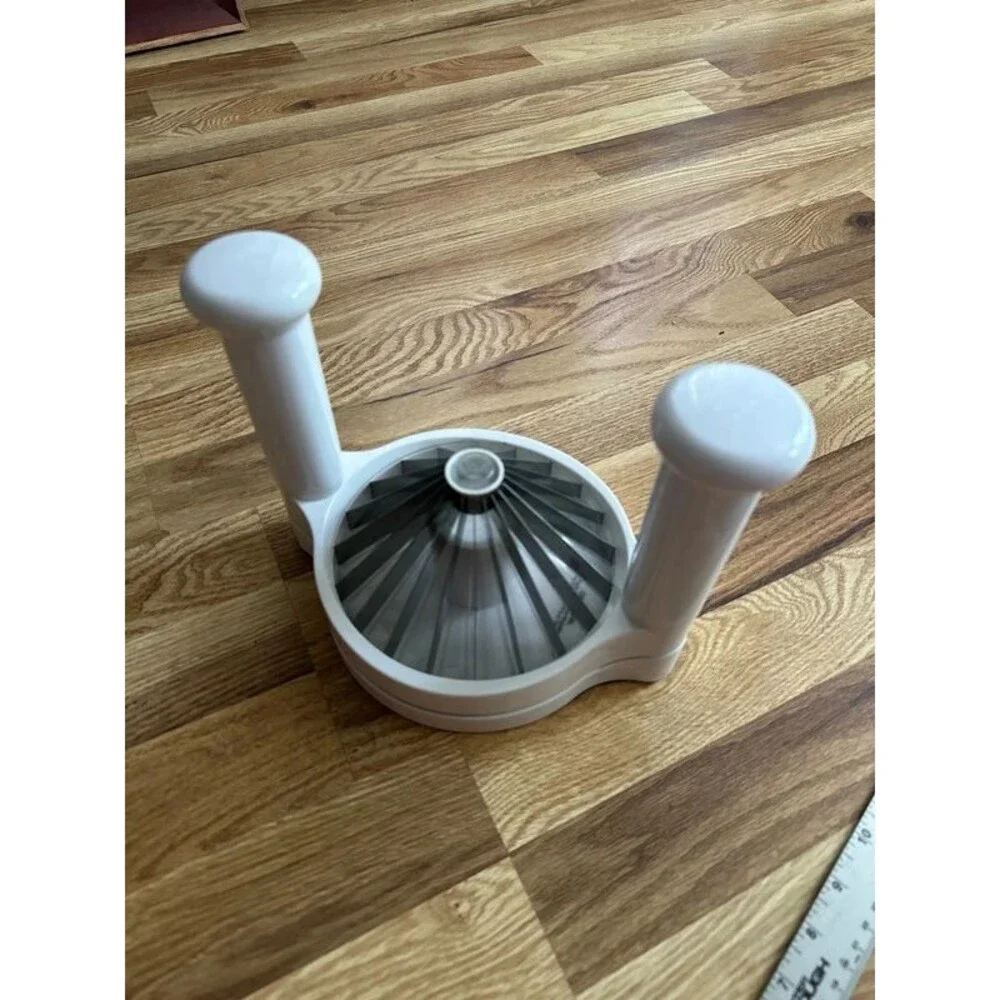 Blooming onion cutter